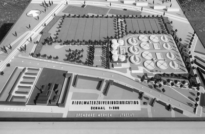 44638 Afbeelding van een maquette voor de te bouwen rioolwaterzuiveringsinstallatie (Jagerskade) te Utrecht